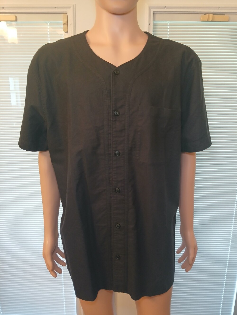 American Eagle Outfitters Men's Black Short-Sleeve Button-Up Shirt